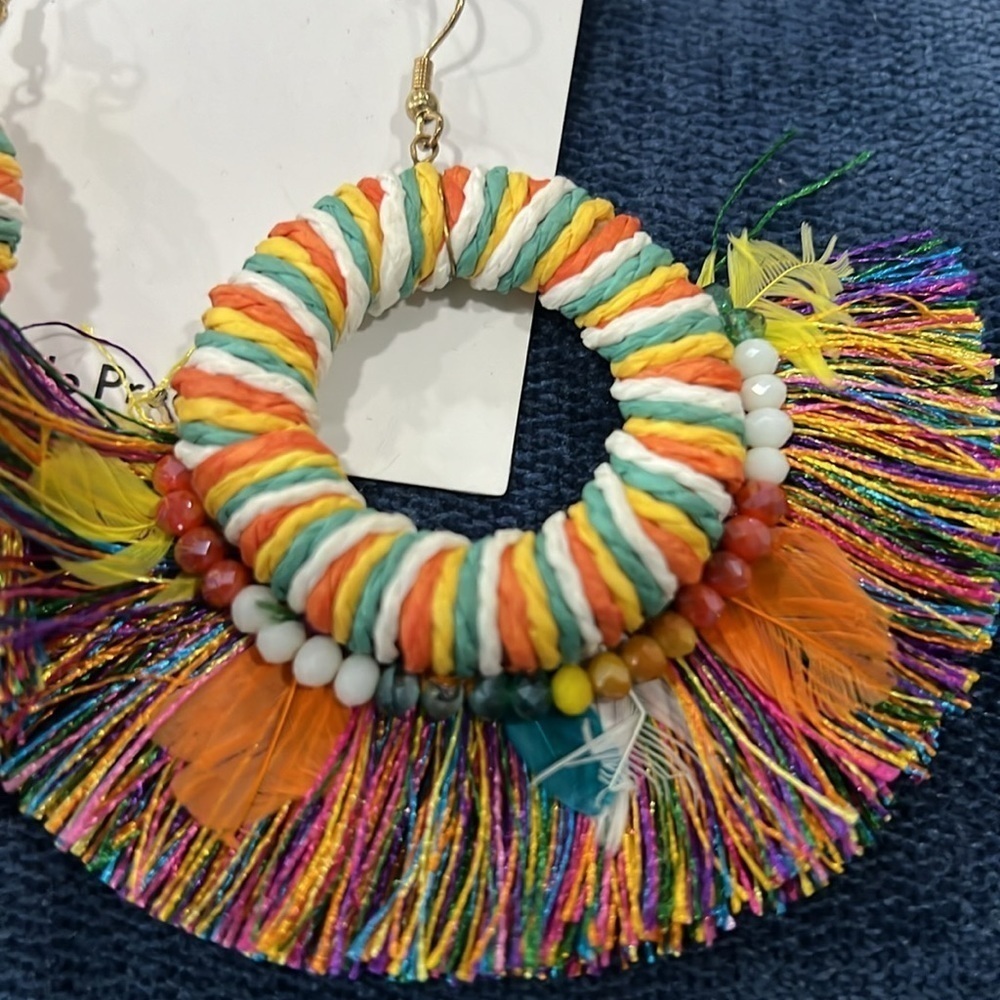 P21 Women’s Handmade Feather Fringe Circular Earrings Multicolor Boho Artisanal - Picture 2 of 5